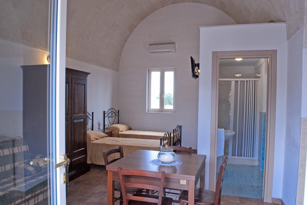 Masseria Strada Agriturismo جينوسا الغرفة الصورة