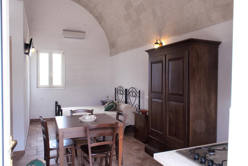 Masseria Strada Agriturismo جينوسا الغرفة الصورة
