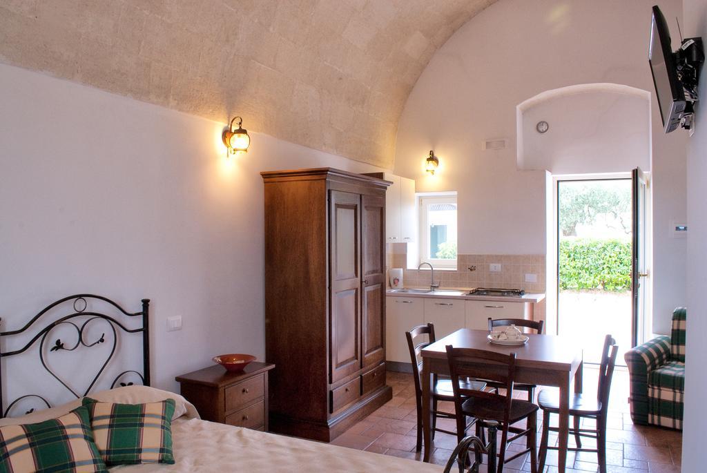 Masseria Strada Agriturismo جينوسا الغرفة الصورة